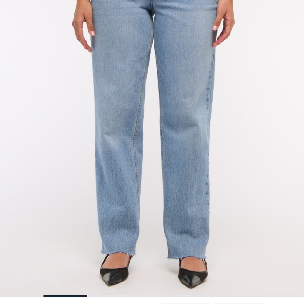NWT Mid Rise 90s Straight Jean Extra Short